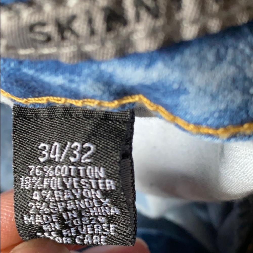 Distressed skinny jeans - Picture 4 of 6